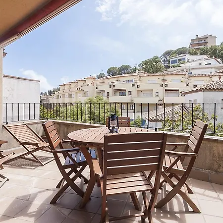 Lets Holidays Terrace La Guardia Apartment *
